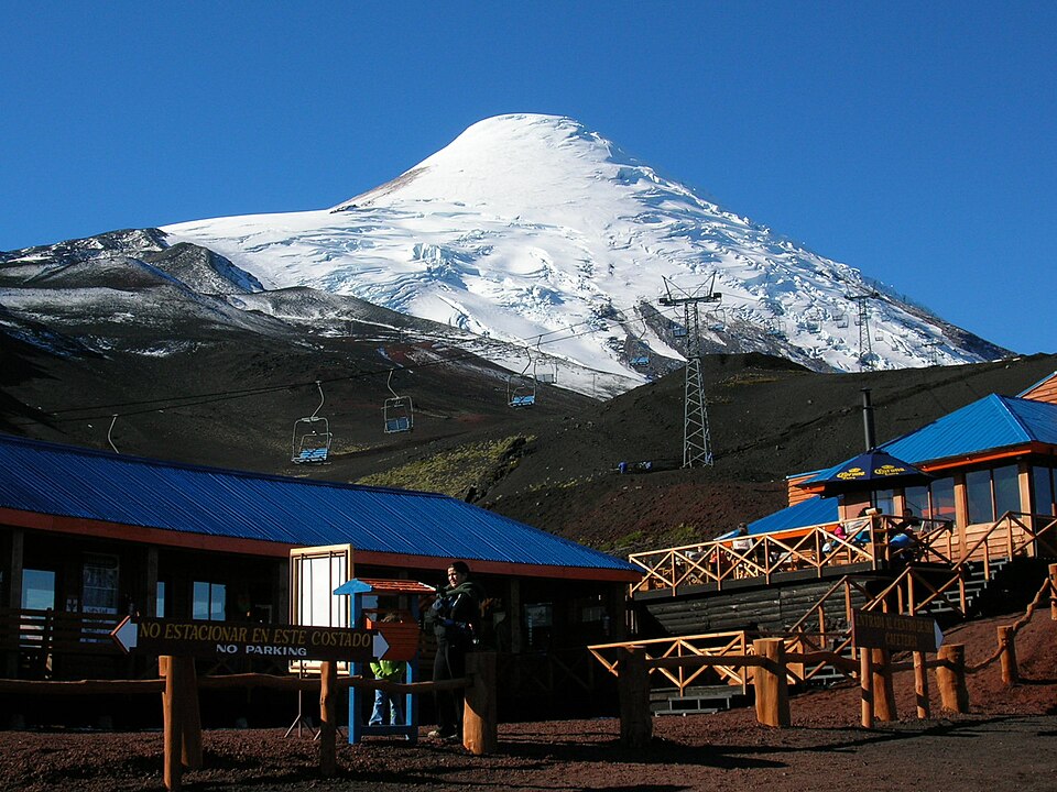 El centro de ski La Burbuja en la ladera del volcán Osorno